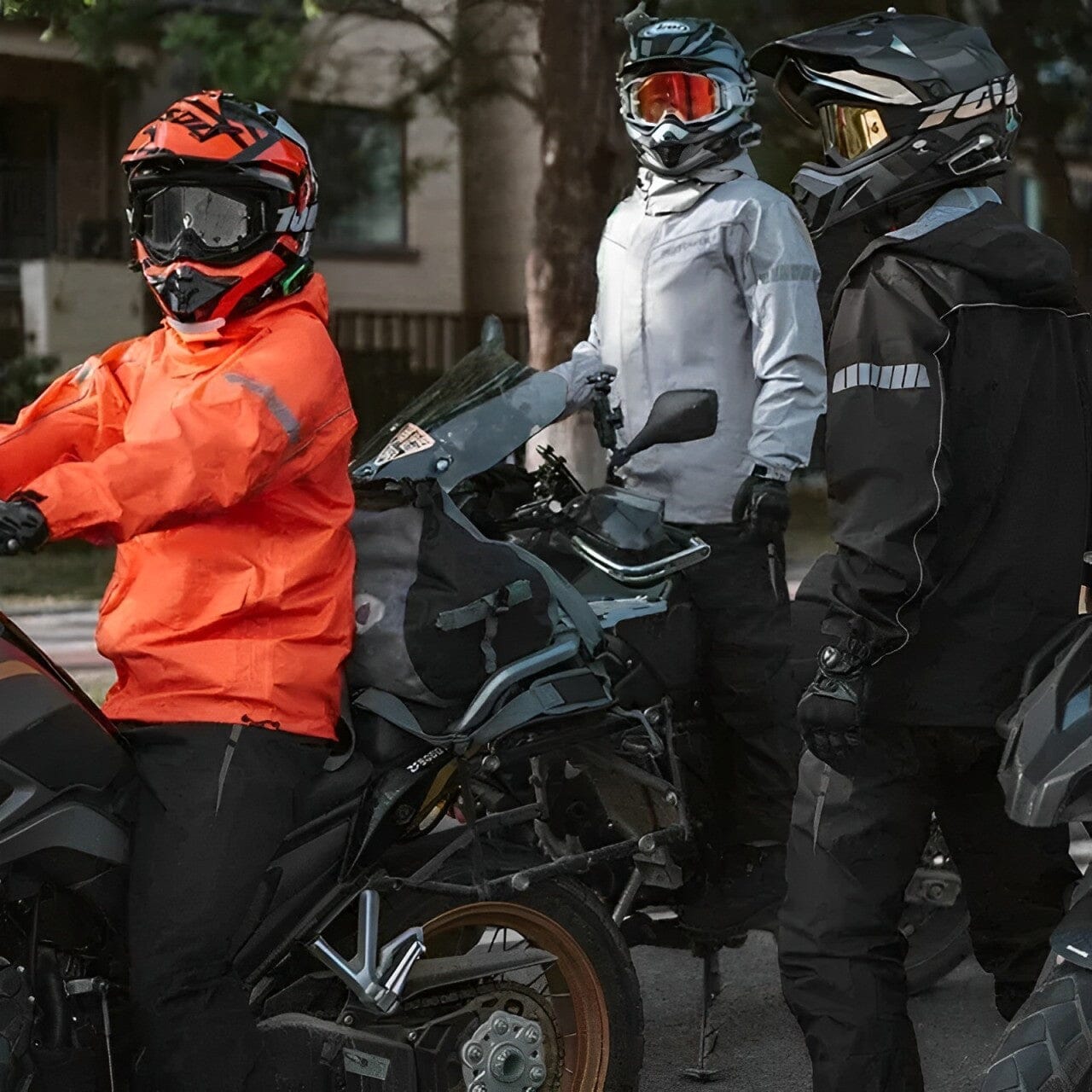 Calça e Blusa Corta Ventos, Impermeável e Refletiva para Motocicleta Calça e Blusa Corta Ventos, Impermeável e Refletiva para Motocicleta Cyril 