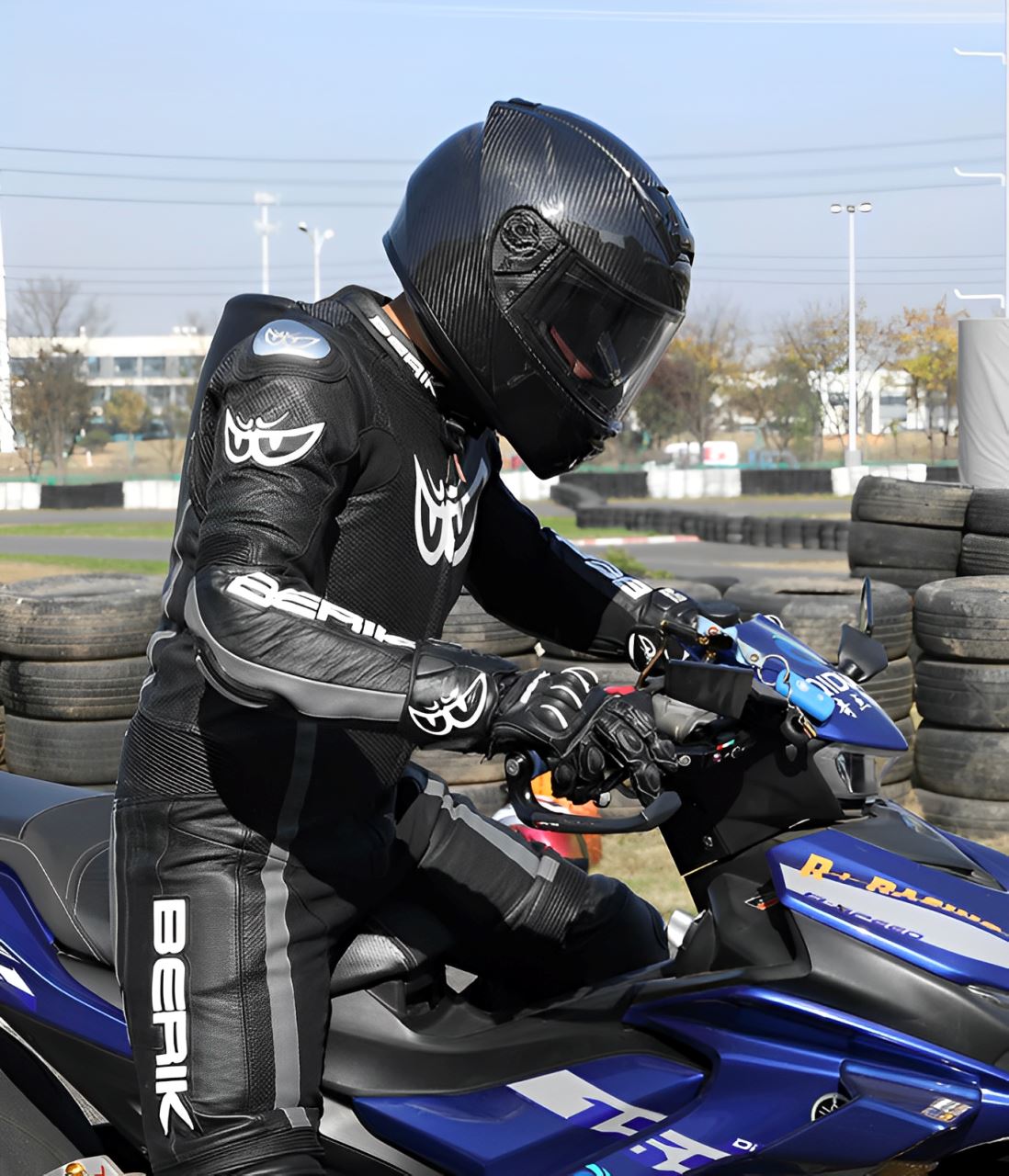 Capacete de Fibra De Vidro e Carbono Cyril Triangle Capacete de motocicleta Fibra De Vidro e Carbono Triangle Cyril 