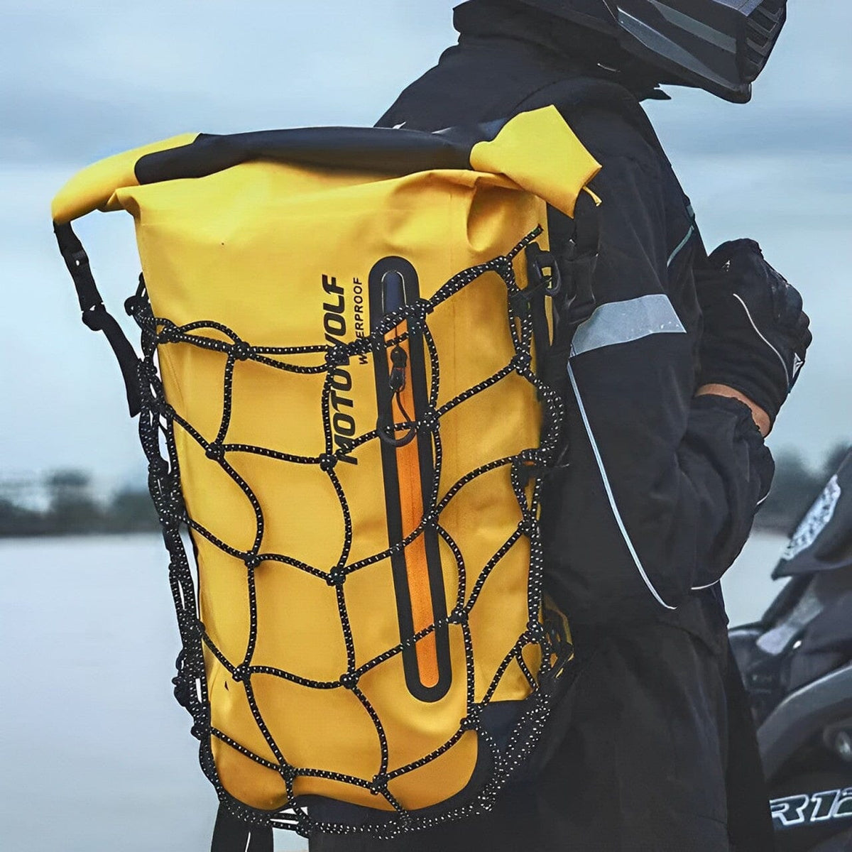 Mochila de Motocicleta com Porta Capacete reflexivo Mochila de Motocicleta com Porta Capacete reflexivo Cyril 